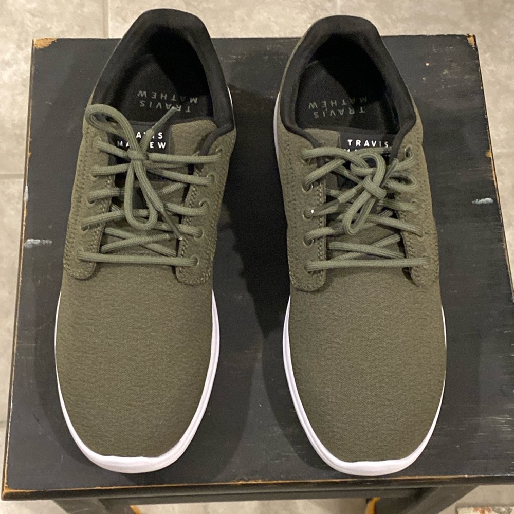 Travis Mathew The Daily ll Woven Green. Men’s 9. New in box. Never worn. Stylish